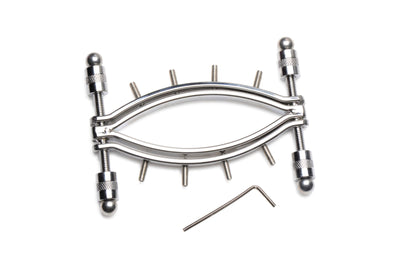 Зажим для вагины Master Series: Spread 'Em Poker Vagina Clamp with Adjustable Pressure Screws - фото 3