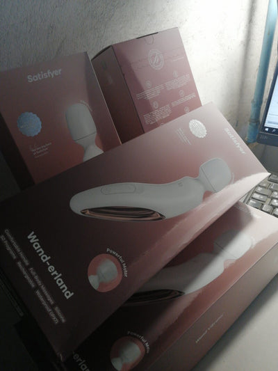 Main image for product index 2: Вібромасажер Satisfyer Wand-erland (White/Rosegold) (м'ята упаковка!!!)