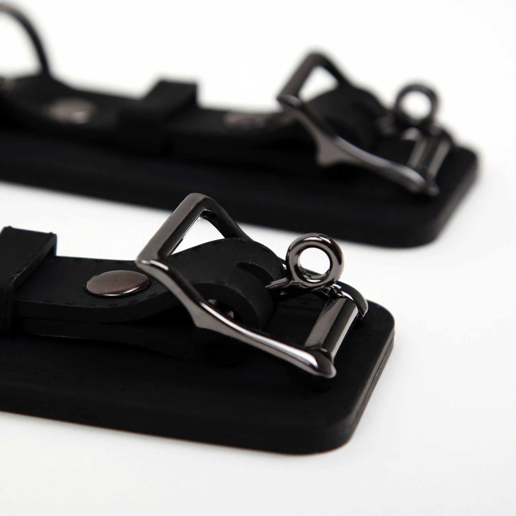 Наручники из силикона Pornhub Silicone Wrist Buckles - превью 5