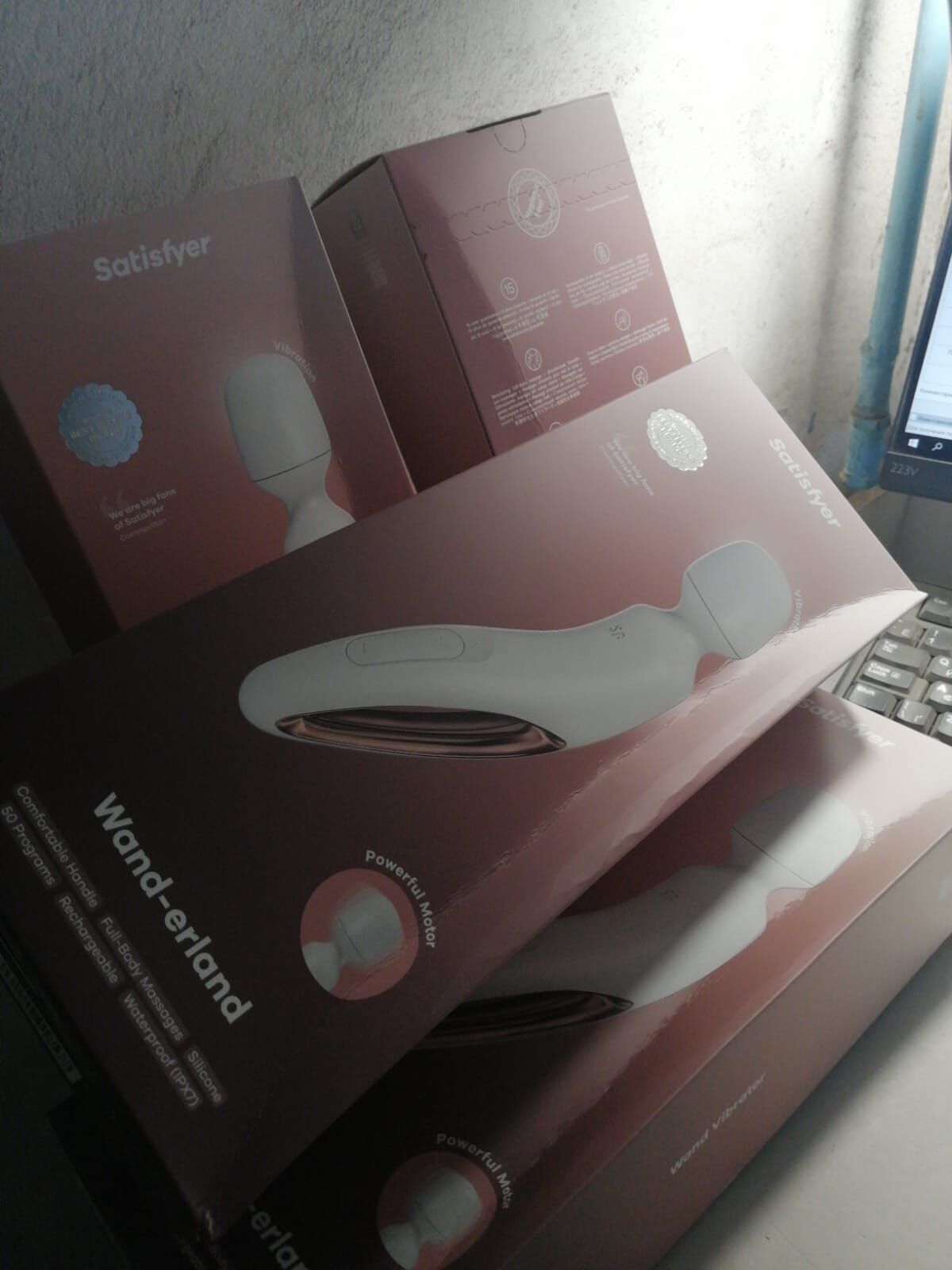 Thumb image for product index 2: Вібромасажер Satisfyer Wand-erland (White/Rosegold) (м'ята упаковка!!!)